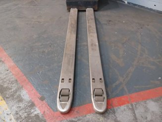 Stand-on pallet truck Crown WT3040-20 - 7