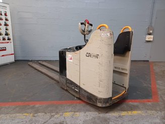 Stand-on pallet truck Crown WT3040-20 - 2