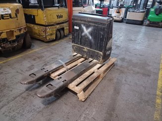 Pedestrian pallet truck Crown WP3015-1.6 - 2