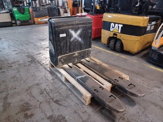Pedestrian pallet truck Crown WP3015-1.6 - 1