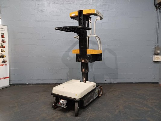 Vertical lift platform Crown WAVE60-118 - 1