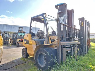 Four wheel front forklift Caterpillar GP40N