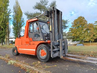 Four wheel front forklift Mora M180C