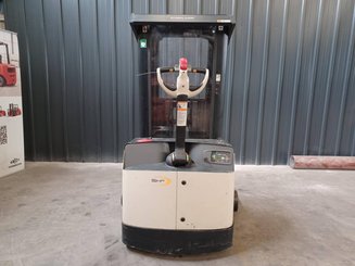 Straddle stacker Crown SHR5520-1.3