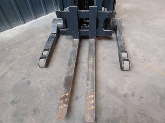 Straddle stacker Crown SHR5520-1.3