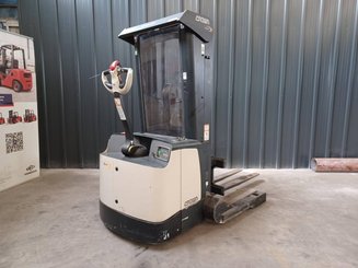 Straddle stacker Crown SHR5520-1.3 - 2