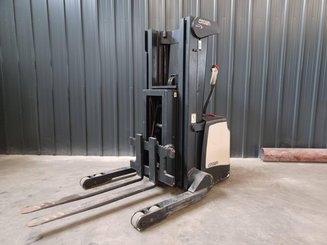 Straddle stacker Crown SHR5520-1.3 - 6