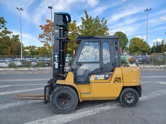 Four wheel front forklift Caterpillar GP45K2
