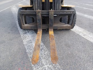 Four wheel front forklift Caterpillar GP45K2 - 8