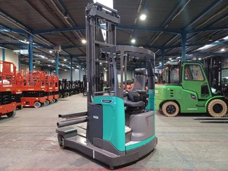 Multi-directional retractable mast reach truck Mitsubishi RBM25 N3