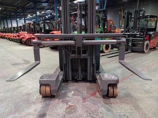 Multi-directional retractable mast reach truck Mitsubishi RBM25 N3