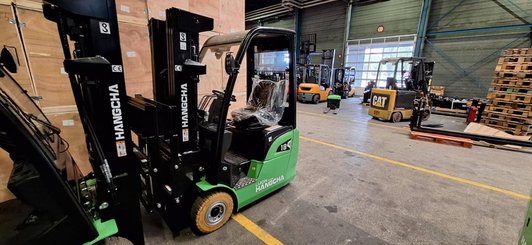 Three wheel front forklift Hangcha XC3-18i (CPDS18-XCC2G-SI)