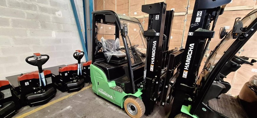 Three wheel front forklift Hangcha XC3-18i (CPDS18-XCC2G-SI) - 1