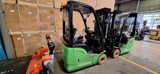 Three wheel front forklift Hangcha XC3-18i (CPDS18-XCC2G-SI) - 1