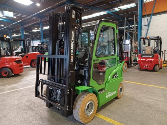 Four wheel front forklift Hangcha XC25i - 1