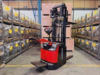Stacker truck with folding platform Hangcha CDD20 AZ3S
