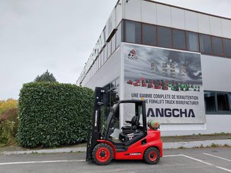 Four wheel front forklift Hangcha XF30G-2