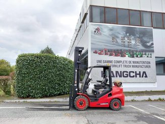 Four wheel front forklift Hangcha XF35G-2