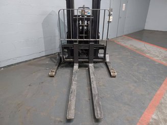 Straddle stacker Crown SHR5540-1.6 - 7