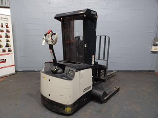 Straddle stacker Crown SHR5540-1.6 - 2