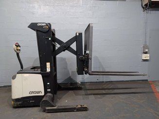 Straddle stacker Crown SHR5540-1.6 - 1