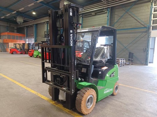 Four wheel front forklift Hangcha XC25i - 1