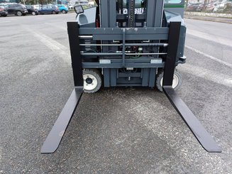 Four-way forklift Combilift CBE3000