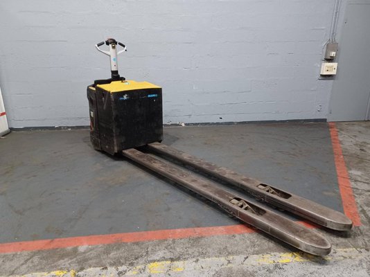 Stand-on pallet truck Caterpillar NPV20N2 - 1
