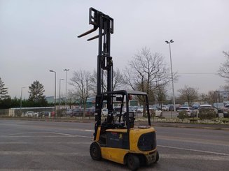 Four wheel front forklift Caterpillar EP25K