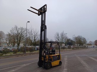Four wheel front forklift Caterpillar EP25K
