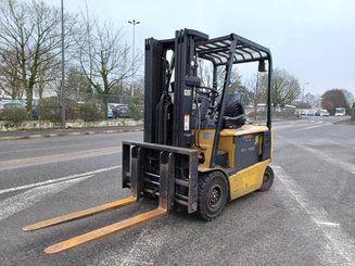 Four wheel front forklift Caterpillar EP25K - 1