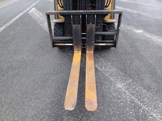 Four wheel front forklift Caterpillar EP25K