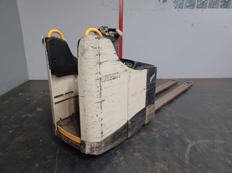 Stand-on pallet truck Crown WT3040 - 4