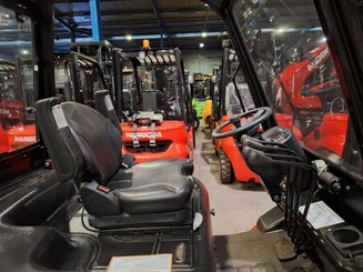 Four wheel front forklift Hangcha A4W30