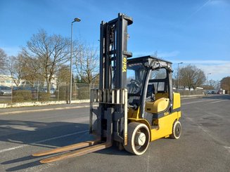 Four wheel front forklift Yale GDC70VX - 1