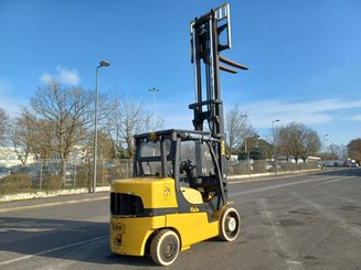 Four wheel front forklift Yale GDC70VX