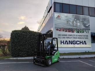 Four wheel front forklift Hangcha XC25i - 1