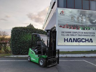 Four wheel front forklift Hangcha XC25i - 1