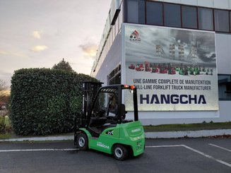 Four wheel front forklift Hangcha XC25i - 3