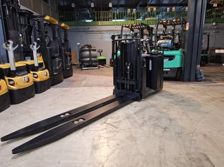 Order picker Mitsubishi OPB20N2X fourches levée ergonomique 2400mm