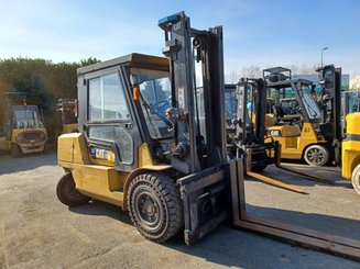 Four wheel front forklift Caterpillar DP50K2 - 1