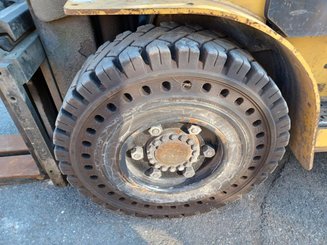 Four wheel front forklift Caterpillar DP50K2
