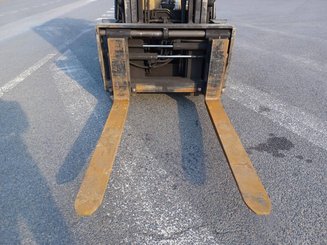 Four wheel front forklift Caterpillar DP50NT - 4