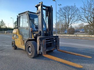 Four wheel front forklift Caterpillar DP50NT - 1