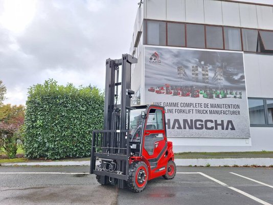 Four wheel front forklift Hangcha XF35D-2 - 1