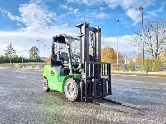 Four wheel front forklift Hangcha XE35-H - 1