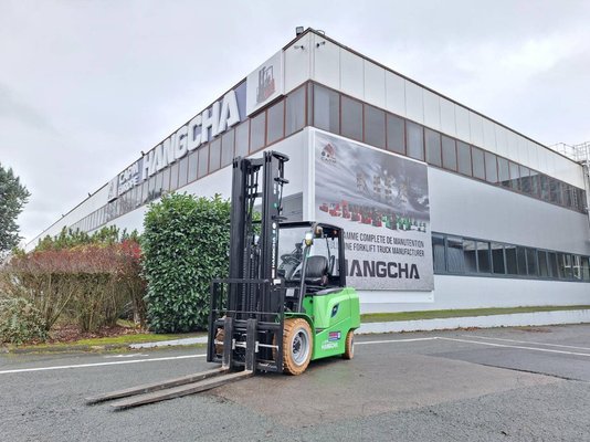 Four wheel front forklift Hangcha AE30-I - 1