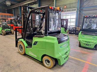 Four wheel front forklift Hangcha AE35-I - 1