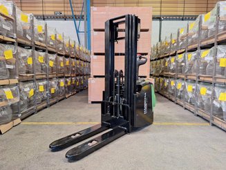 Stacker truck with folding platform Hangcha CDD16-AC2S-LI