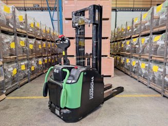 Stacker truck with folding platform Hangcha CDD16-AC2S-LI